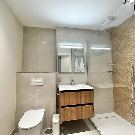 Newly Renovated In The Center Of - Eaw Homes Apartment *