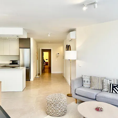 Newly Renovated In The Center Of - Eaw Homes Apartment