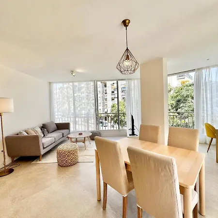 Newly Renovated In The Center Of - Eaw Homes *