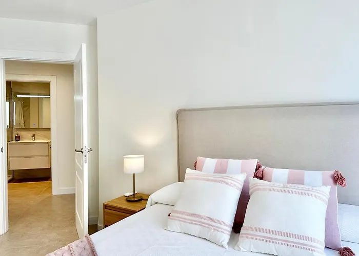 Newly Renovated In The Center Of - Eaw Homes