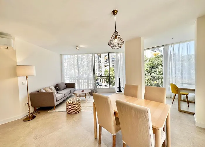 Newly Renovated In The Center Of - Eaw Homes *