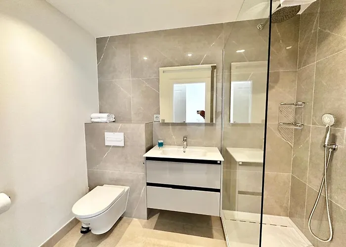 Newly Renovated In The Center Of - Eaw Homes